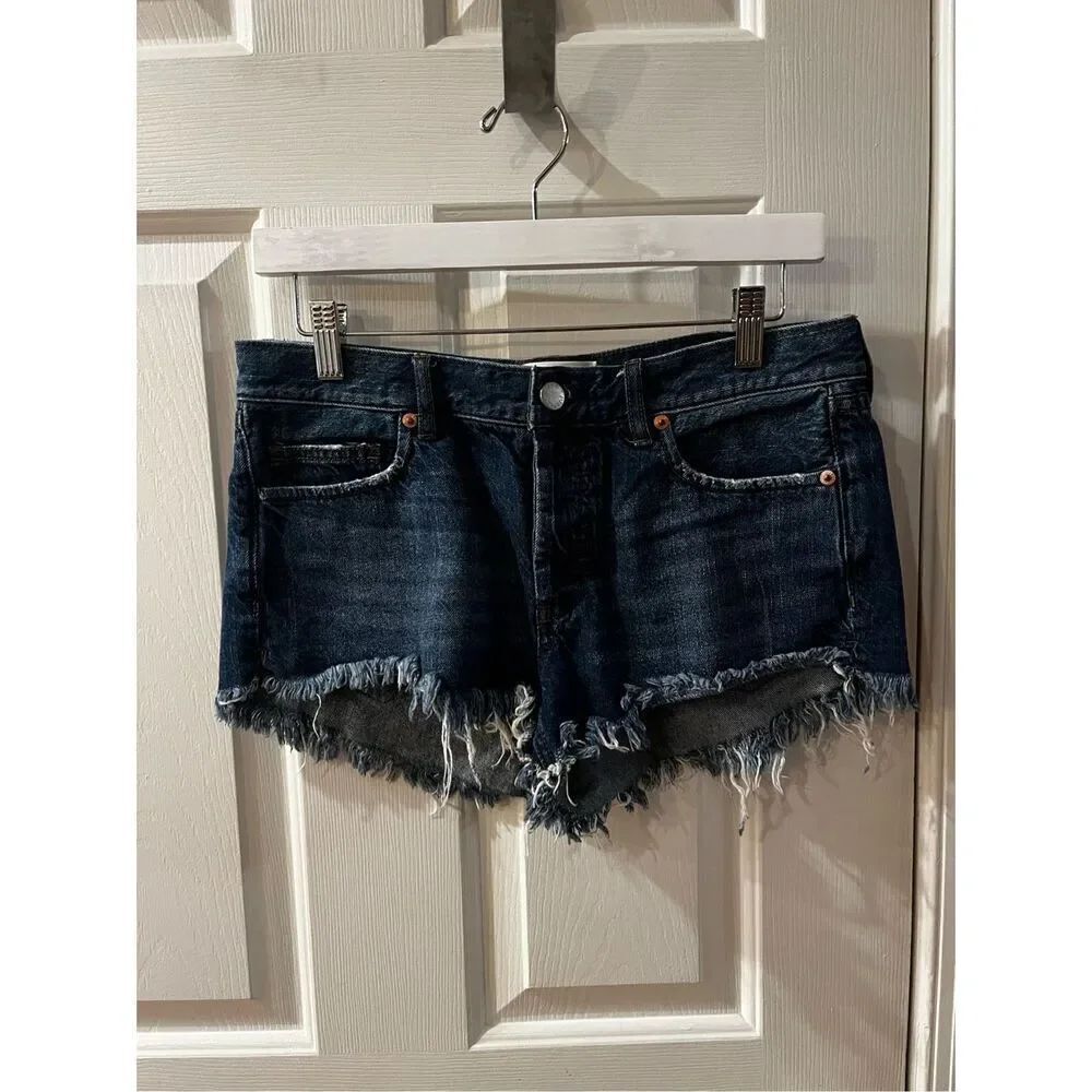 We The Free Button Fly Distressed Frayed Hem Denim Shorts sz 26